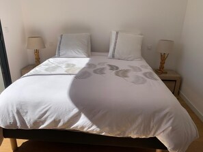 Bügeleisen/Bügelbrett, WLAN, Bettwäsche