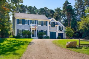 Exterior - ONE NIGHT FREE! Pay for 6 nights but stay for 7 - July 4th week only - Edgartown (Edgartown)