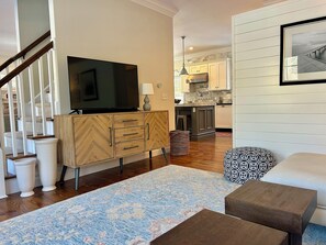 Smart TV, fireplace - ONE NIGHT FREE! Pay for 6 nights but stay for 7 - July 4th week only - Edgartown (Edgartown)