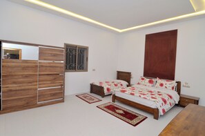 4 chambres, fer et planche à repasser, Wi-Fi, draps fournis