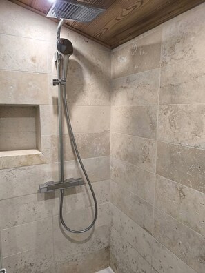 Shower, hair dryer, towels, toilet paper - Apartment in the center of La Clusaz for 4 to 6 people (La Clusaz)