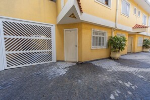 House, Smoking | 2 bedrooms - Sua Casa na Enseada Perto da Praia e de Tudo (Guarujá)