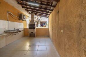 House, Smoking | 2 bedrooms - Sua Casa na Enseada Perto da Praia e de Tudo (Guarujá)
