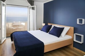 Tabla de planchar con plancha, wifi gratis y ropa de cama 