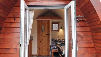 1 bedroom, individually decorated, individually furnished