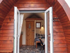 1 habitación, decoración personalizada y muebles diferentes 