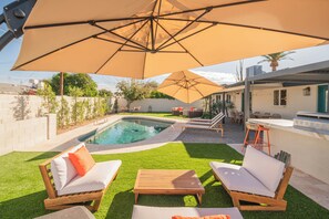 Outdoor dining - Old Town Oasis | Heated Pool | MiniGolf (Scottsdale)