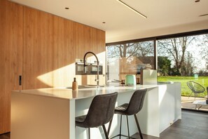 Réfrigérateur, micro-ondes, four, lave-vaisselle