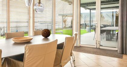 14P 6B Riverfront Villa with Jacuzzi, Dock & Gameroom