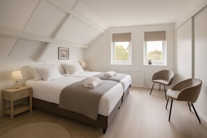 6 bedrooms, iron/ironing board, free WiFi, bed sheets - 14P 6B Riverfront Villa with Jacuzzi, Dock & Gameroom (Vuren)