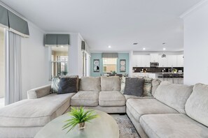 Smart TV - Kids Bedrooms | Game Area | Screened Private Pool (Kissimmee)