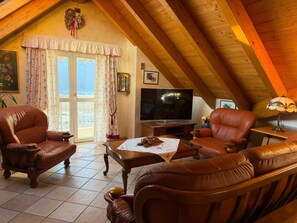 TV, fireplace - Comfortable attic in the hills of Trento (Meano)