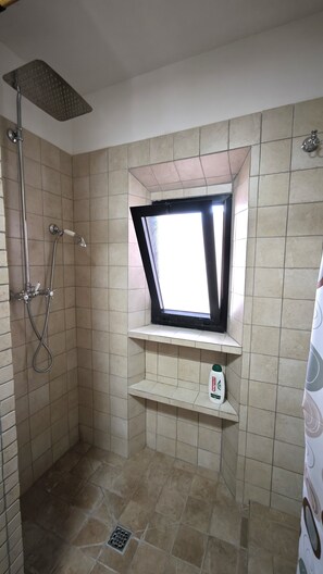 Shower, hair dryer, bidet, towels - Gincat Chianti House - 3 Rooms, Terraces & BBQ (Montespertoli)