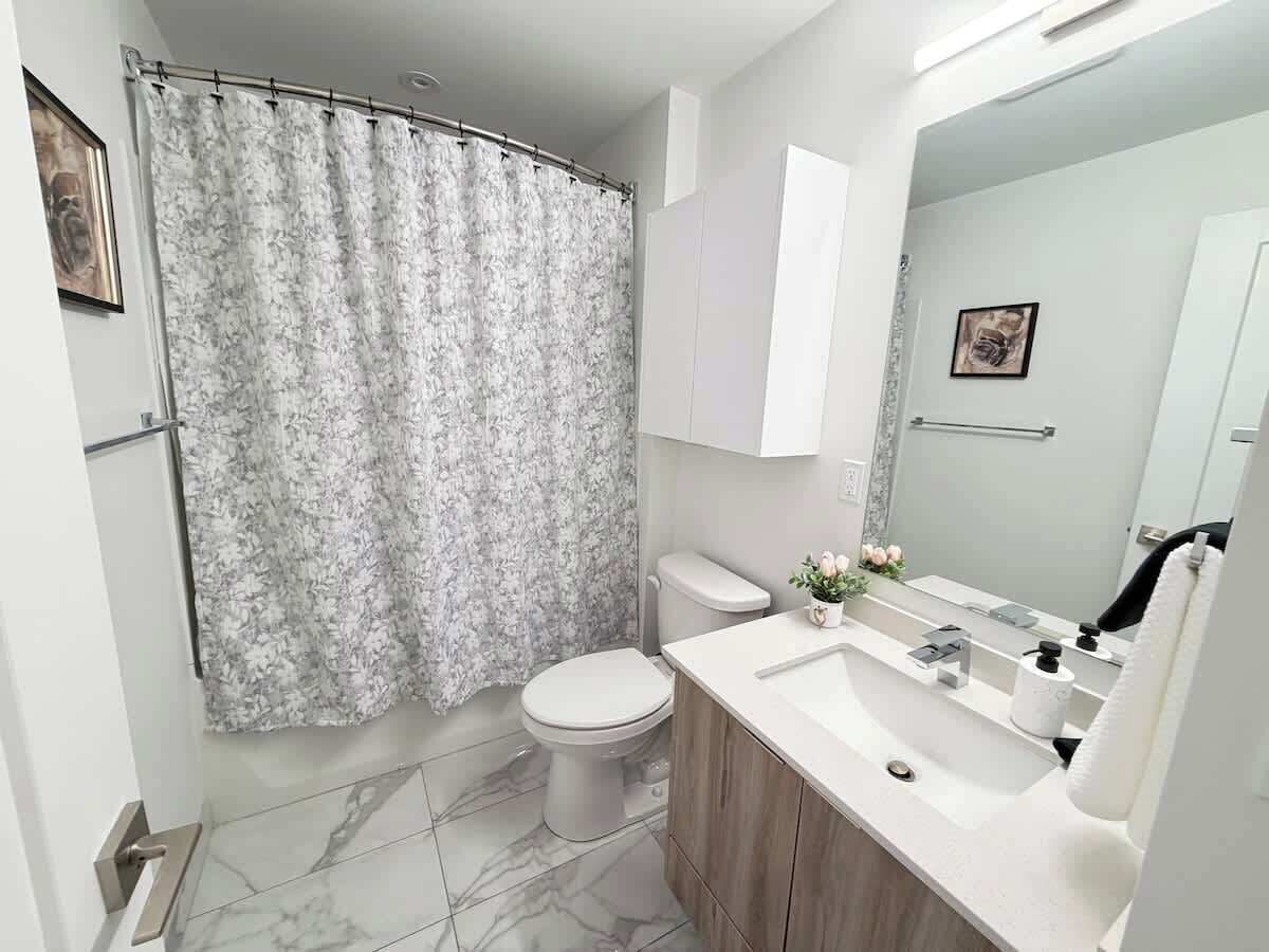 Doccia, asciugacapelli, shampoo