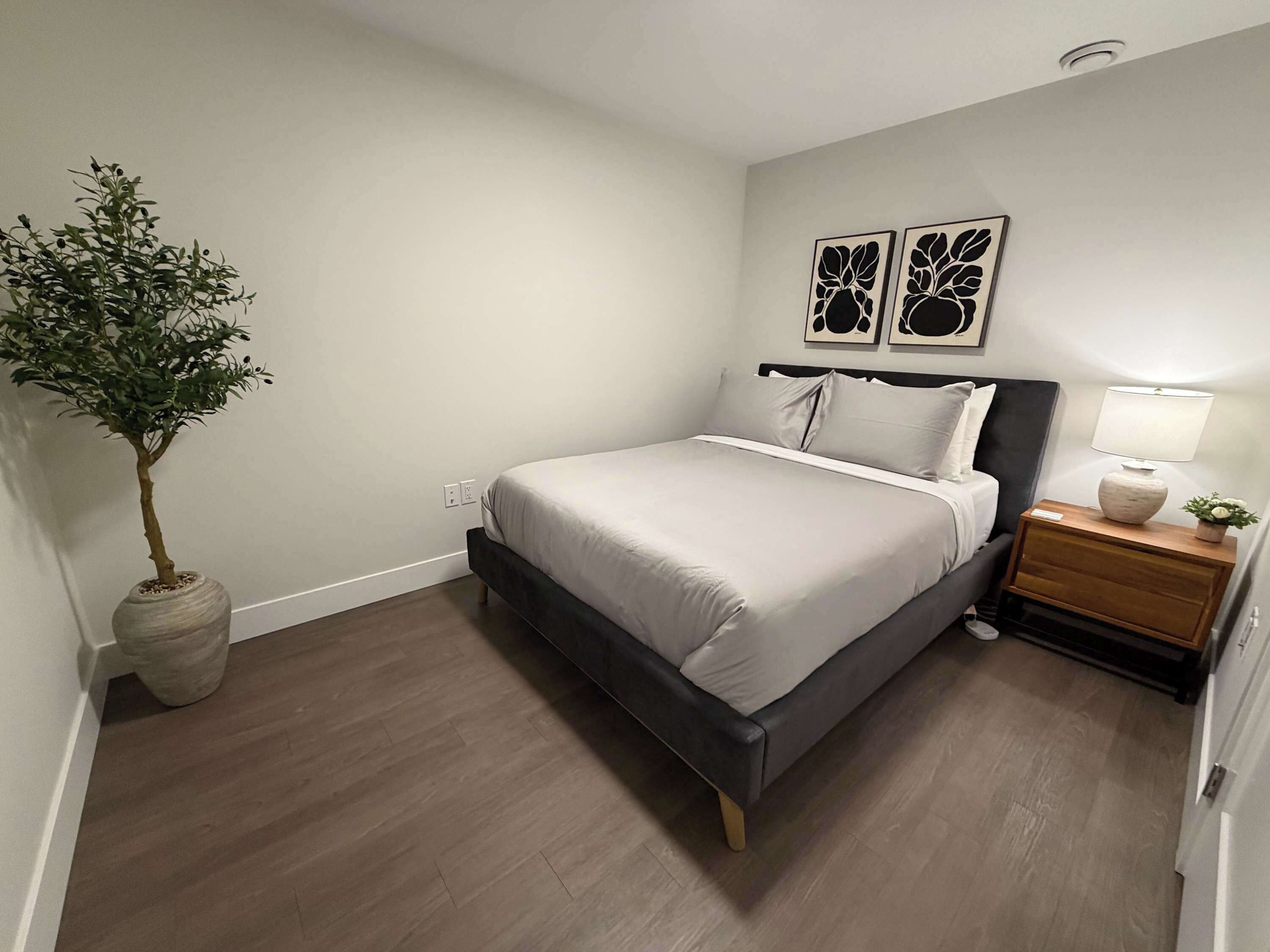 アイロン / アイロン台、旅行用ベビーベッド、WiFi、ベッドシーツ