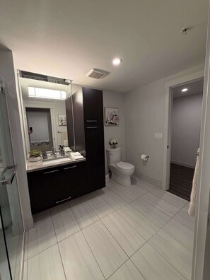 Shower, hair dryer, shampoo