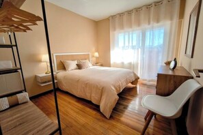 3 chambres, fer et planche à repasser, lit parapluie, Wi-Fi gratuit