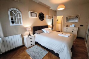 3 bedrooms, iron/ironing board, travel cot, free WiFi