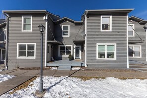 Exterior - Quiet Neighborhood|Yard|Pet Friendly|Close to bus (Steamboat Springs)