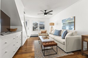 TV - Quiet Neighborhood|Yard|Pet Friendly|Close to bus (Steamboat Springs)
