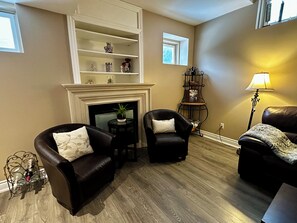 Living area - Richmond Hill Walk-Out Basement | Private Unit | 30–365 Day Stay|Shop|Park|Bus| (Richmond Hill)