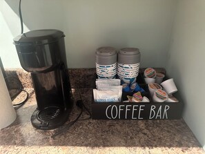 Kaffee und/oder Kaffeemaschine