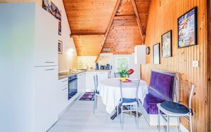 Fridge, microwave, oven, stovetop - Dépendance de charme près de la mer (Baden)