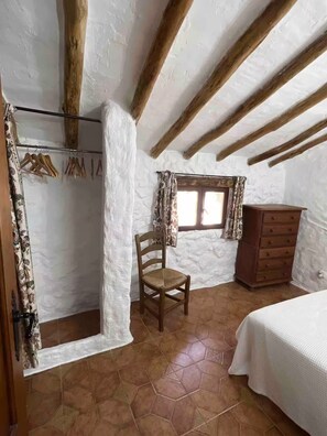 Fer et planche  à repasser, accès Internet, draps fournis