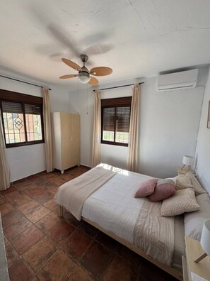 Iron/ironing board, Internet, bed sheets - Casa Bambú to enjoy and discover Andalucia! (El Gastor)