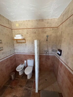 Hair dryer, towels, soap, toilet paper - Casa Bambú to enjoy and discover Andalucia! (El Gastor)
