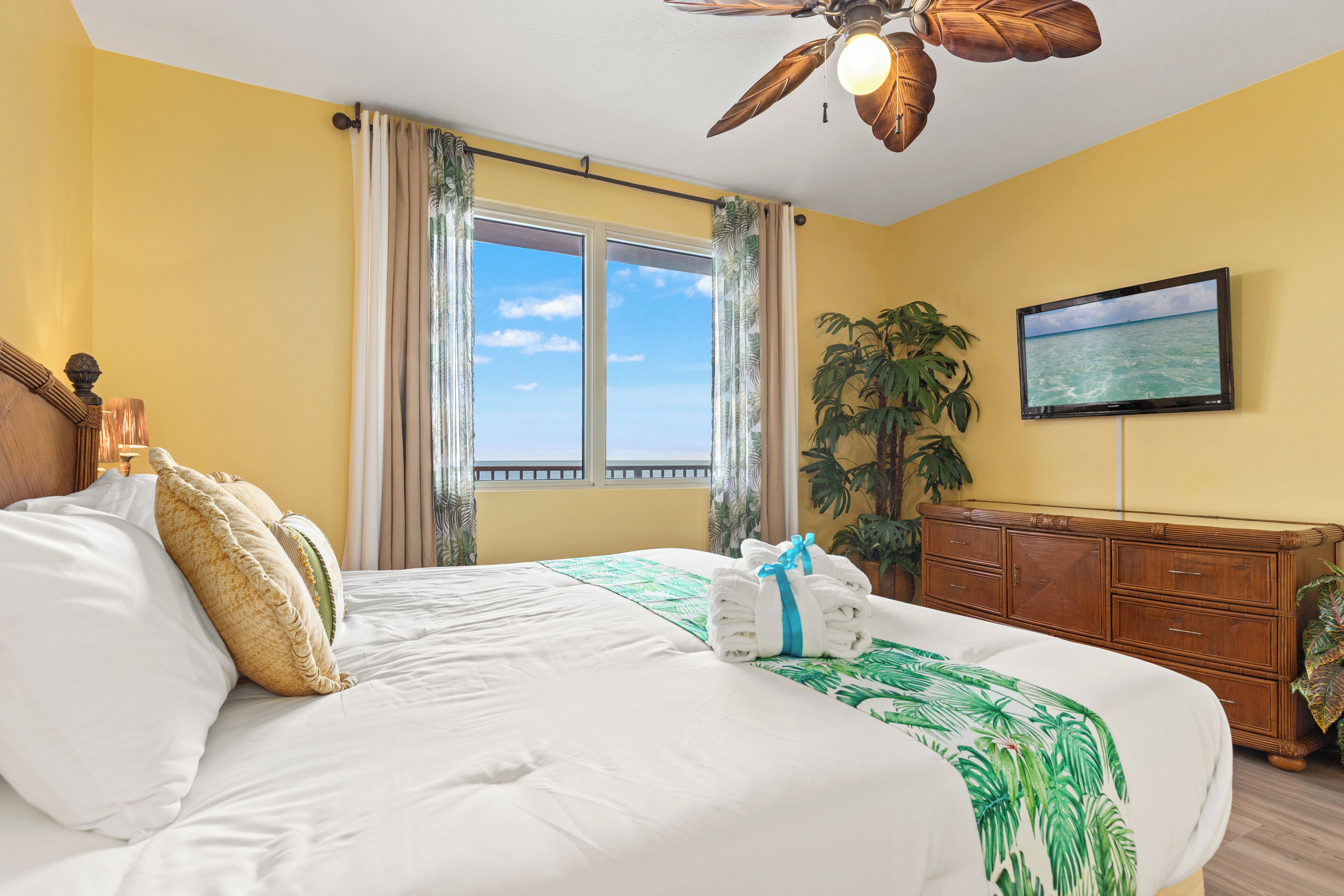 2 bedrooms, individually decorated, individually furnished