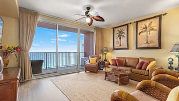 Apartment, Mehrere Betten, Balkon, Meerblick (Shores of Panama 2211) | Wohnbereich