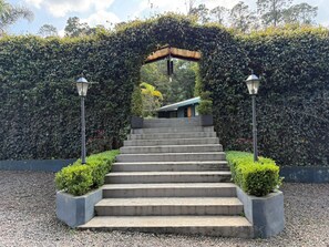 Property grounds - House for groups 10 minutes from Valle de Bravo and Velo de Novia. (Valle de Bravo)
