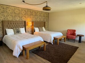 Iron/ironing board, Internet, bed sheets - House for groups 10 minutes from Valle de Bravo and Velo de Novia. (Valle de Bravo)