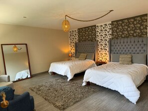 Iron/ironing board, Internet, bed sheets - House for groups 10 minutes from Valle de Bravo and Velo de Novia. (Valle de Bravo)