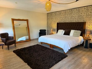 Fer et planche à repasser, accès Internet, draps fournis