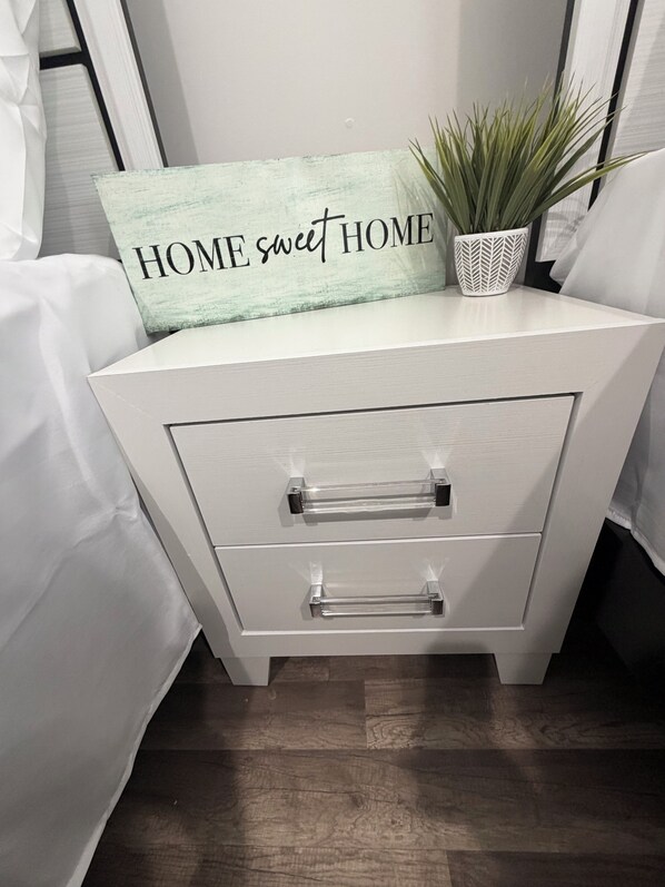 Iron/ironing board, WiFi, bed sheets