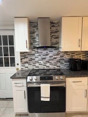 Microondas, horno, cafetera y tetera y licuadora 