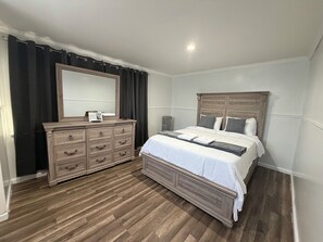 Tabla de planchar con plancha, wifi y ropa de cama 