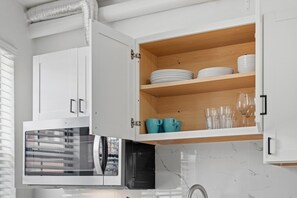 Fridge, microwave, stovetop, dishwasher - Dormont/Pittsburgh 1B Stylish and Modern 1 Bedroom Apartment  With Free Parking (Pittsburgh)