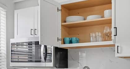 Dormont/Pittsburgh 1B Stylish and Modern 1 Bedroom Apartment With Free Parking