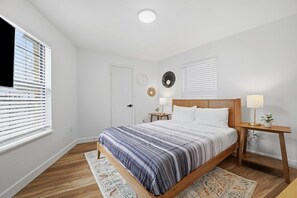 1 slaapkamer, een strijkplank/strijkijzer, gratis wifi, beddengoed