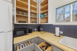 Micro-ondes, four, plaque de cuisson, lave-vaisselle
