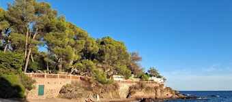 Seaview Villa with Heated Pool & Balneotherapy - 10' walk to beach -5 BR- Air Co