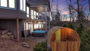 Bañera de hidromasaje al aire libre