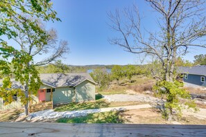 Exterior - Lakeview 3-bedroom House on Table Rock Lake (Eagle Rock)