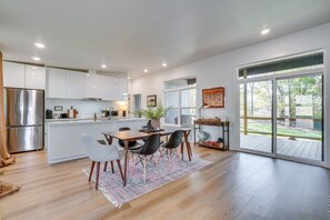 Dining - Lakeview 3-bedroom House on Table Rock Lake (Eagle Rock)