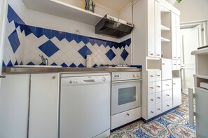 Kühlschrank, Ofen, Herdplatte, Geschirrspüler