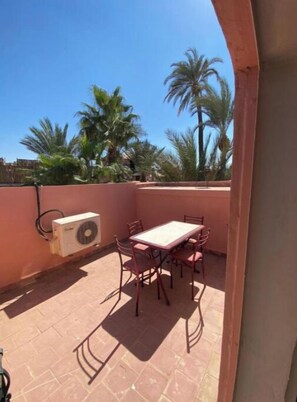 Khu ẩm thực ngoài trời