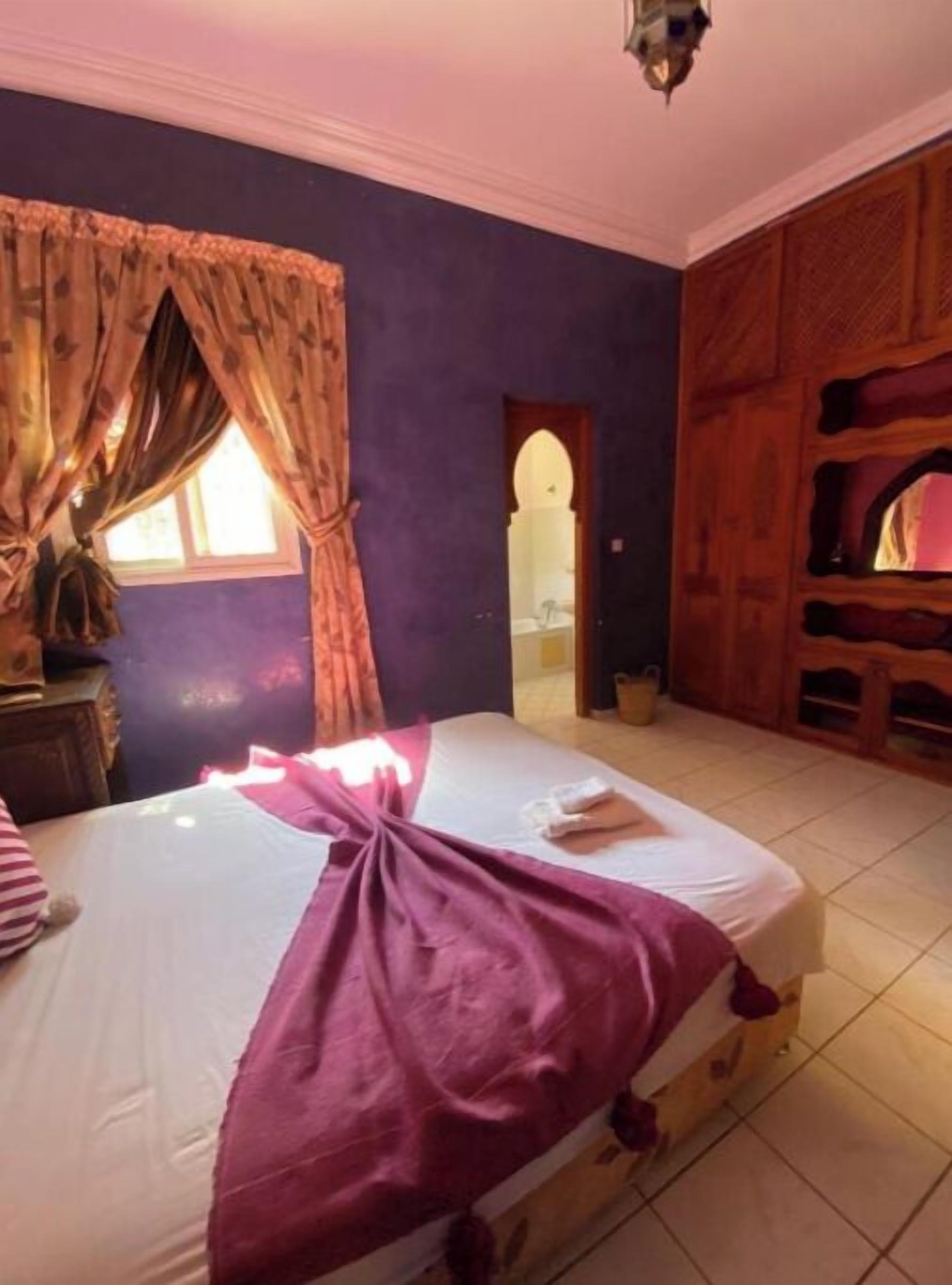 Bàn ủi/dụng cụ ủi quần áo, truy cập Internet không dây miễn phí 